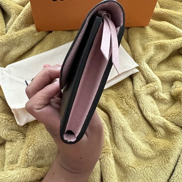🚫SOLD🚫 Authentic Louis Vuitton Emilie Wallet - Picture 6 of 9
